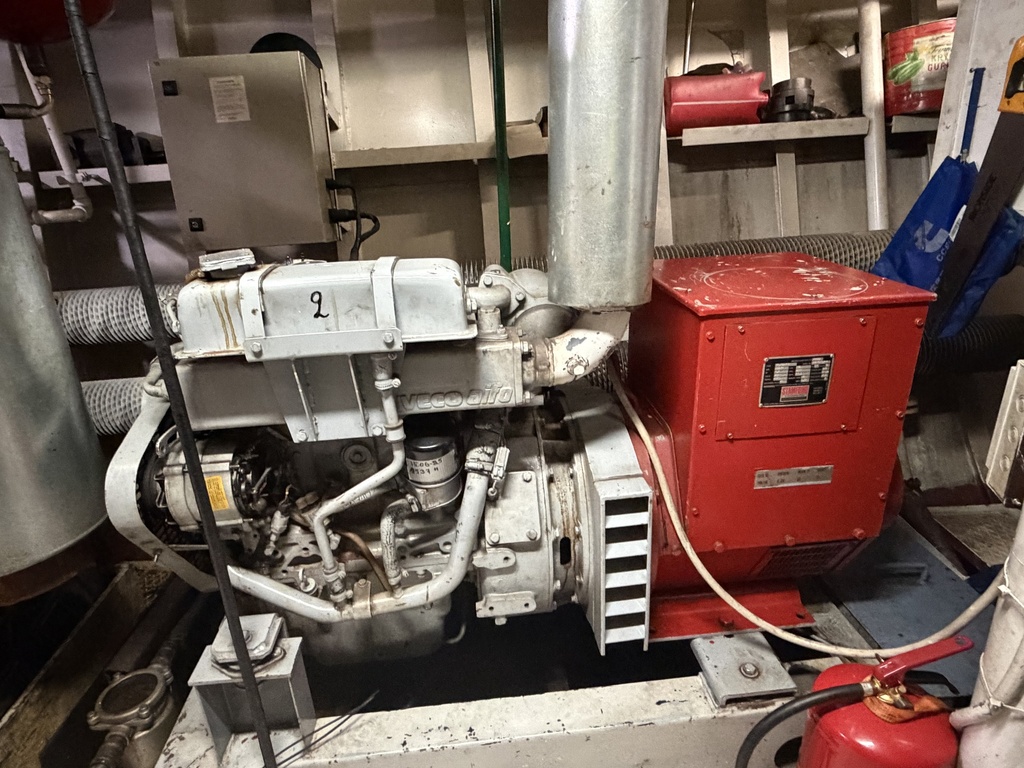 Myyntitilillä oleva vaihtokone: 2 kpl Iveco Aifo GE8045 08 meridieselaggregaatti