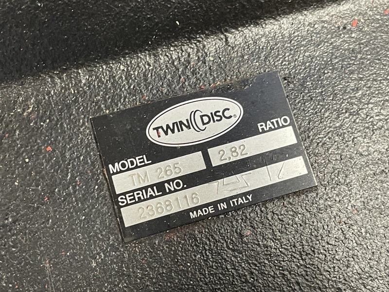 Myyntitilillä oleva vaihtokone: Merivaihde Twin Disc TM 265