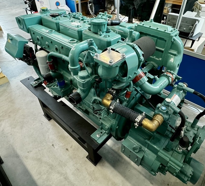 Myyntitilillä oleva vaihtokone: Doosan L 136 TI meridieselmoottori varusteineen
