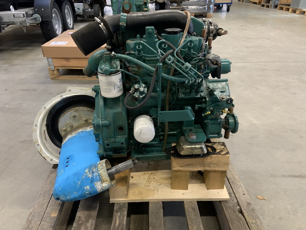 Myyntitilillä oleva vaihtokone: Volvo Penta MD2030, SD120S vetolaite